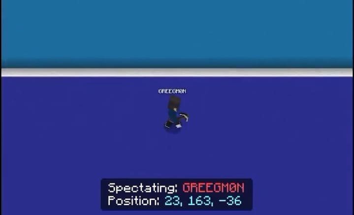 Third-person spectating a player in Minecraft PE (Bedrock)